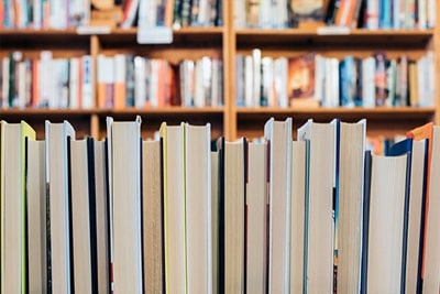 ノーベル文学賞やブッカー賞を受賞した作家たち
  - 30歳までに読んでおくべき世界の名著 (3)
  - ヘルマン・ヘッセ/アンドレ・ジッド/カズオ・イシグロ/サルマン・ラシュディ/ヤン・マーテル | BOOKS & MAGAZINES #016